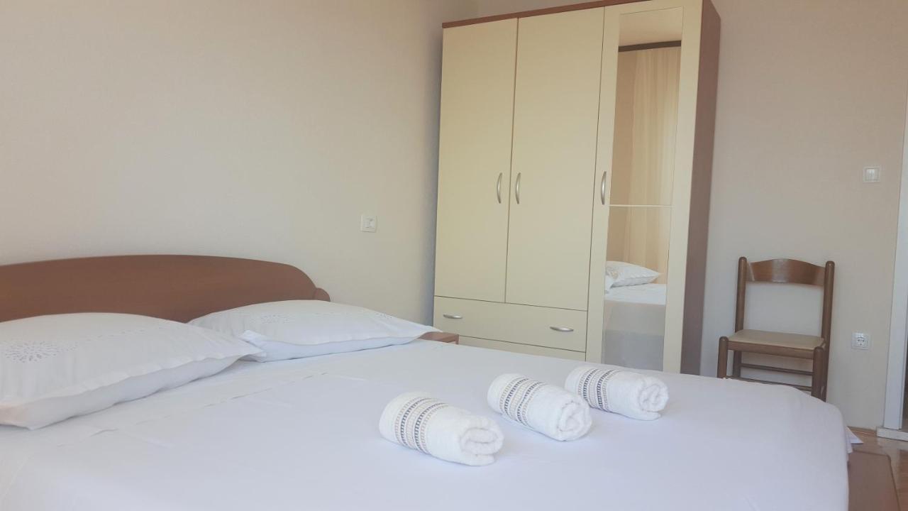 Adriatic Beach Suites Оміш Екстер'єр фото