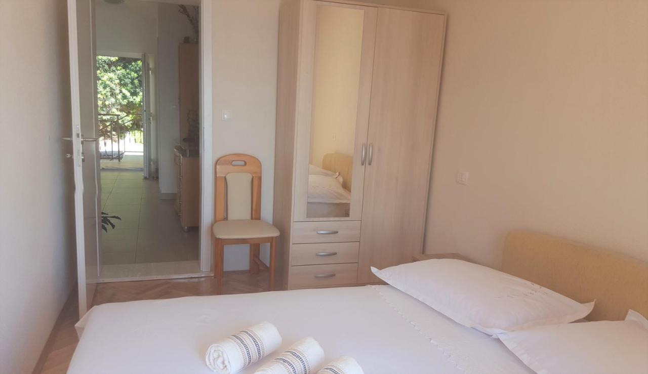 Adriatic Beach Suites Оміш Екстер'єр фото