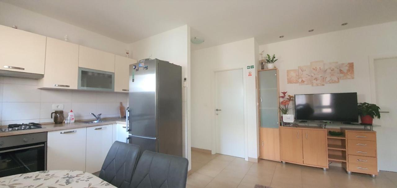Adriatic Beach Suites Оміш Екстер'єр фото