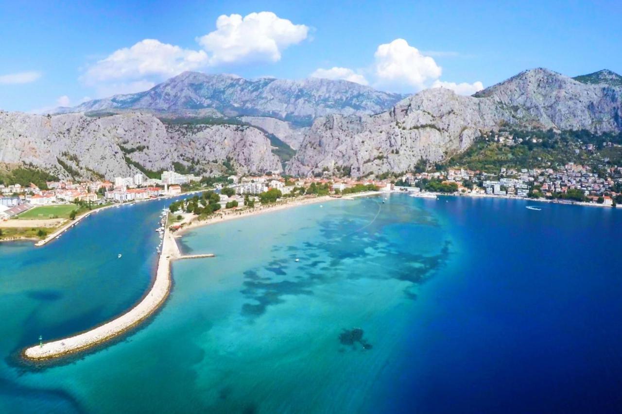 Adriatic Beach Suites Оміш Екстер'єр фото