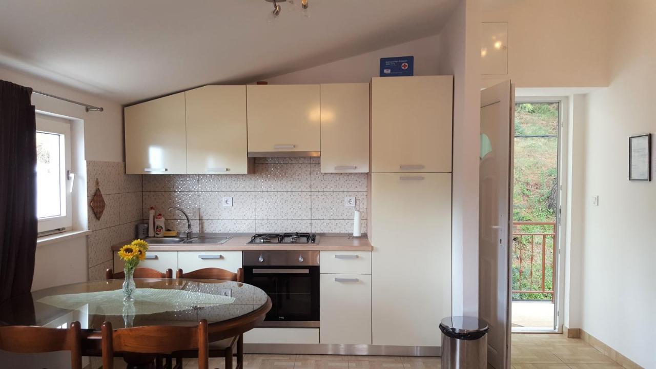 Adriatic Beach Suites Оміш Екстер'єр фото