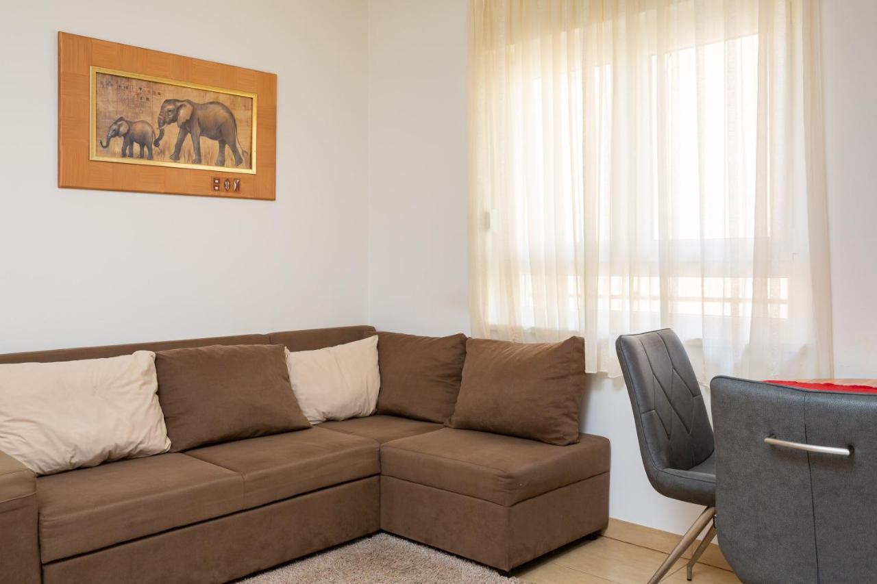Adriatic Beach Suites Оміш Екстер'єр фото