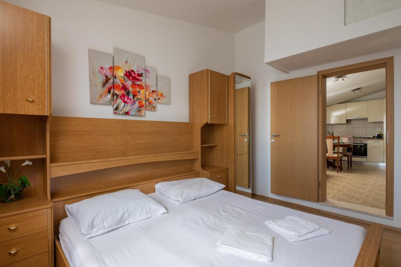 Adriatic Beach Suites Оміш Екстер'єр фото