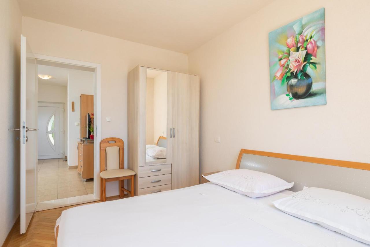 Adriatic Beach Suites Оміш Екстер'єр фото
