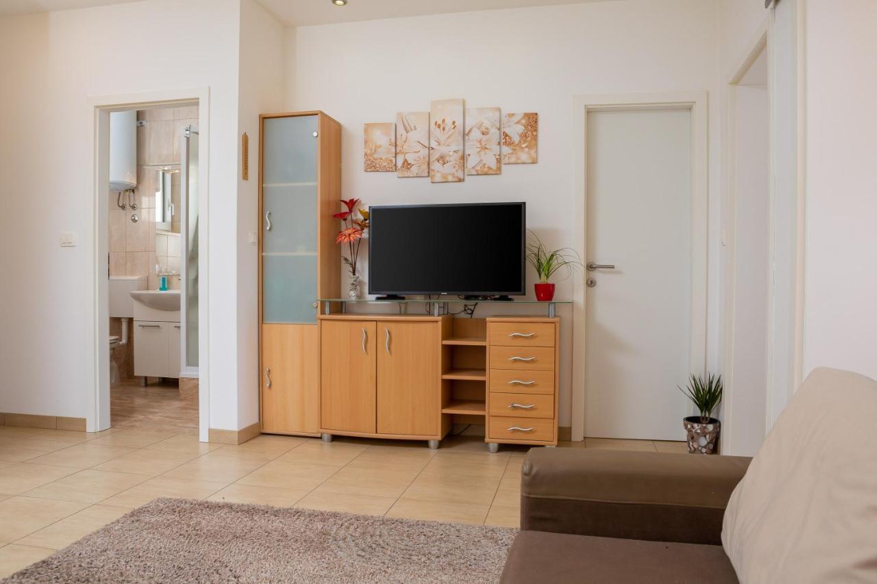 Adriatic Beach Suites Оміш Екстер'єр фото