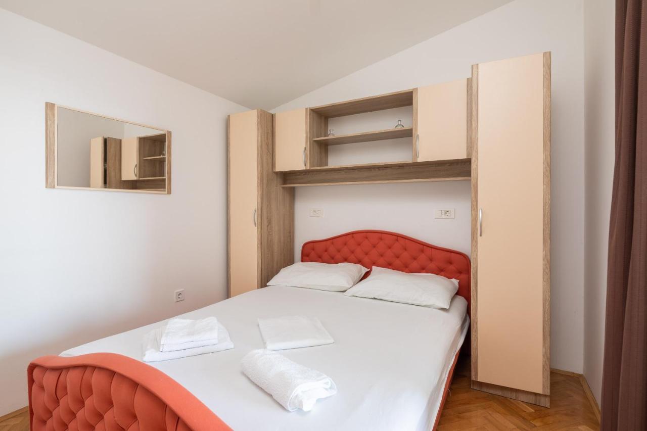 Adriatic Beach Suites Оміш Екстер'єр фото