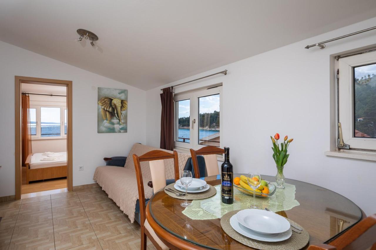 Adriatic Beach Suites Оміш Екстер'єр фото