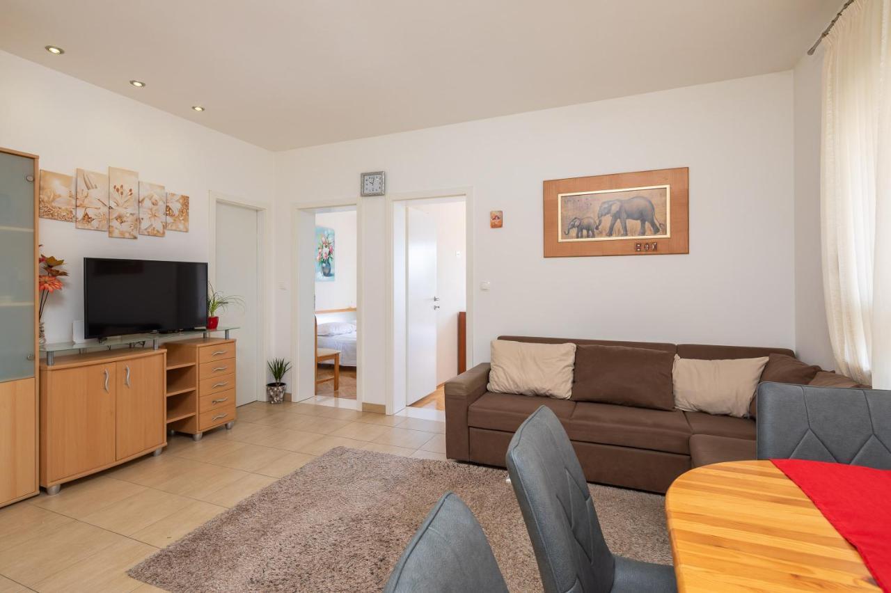 Adriatic Beach Suites Оміш Екстер'єр фото