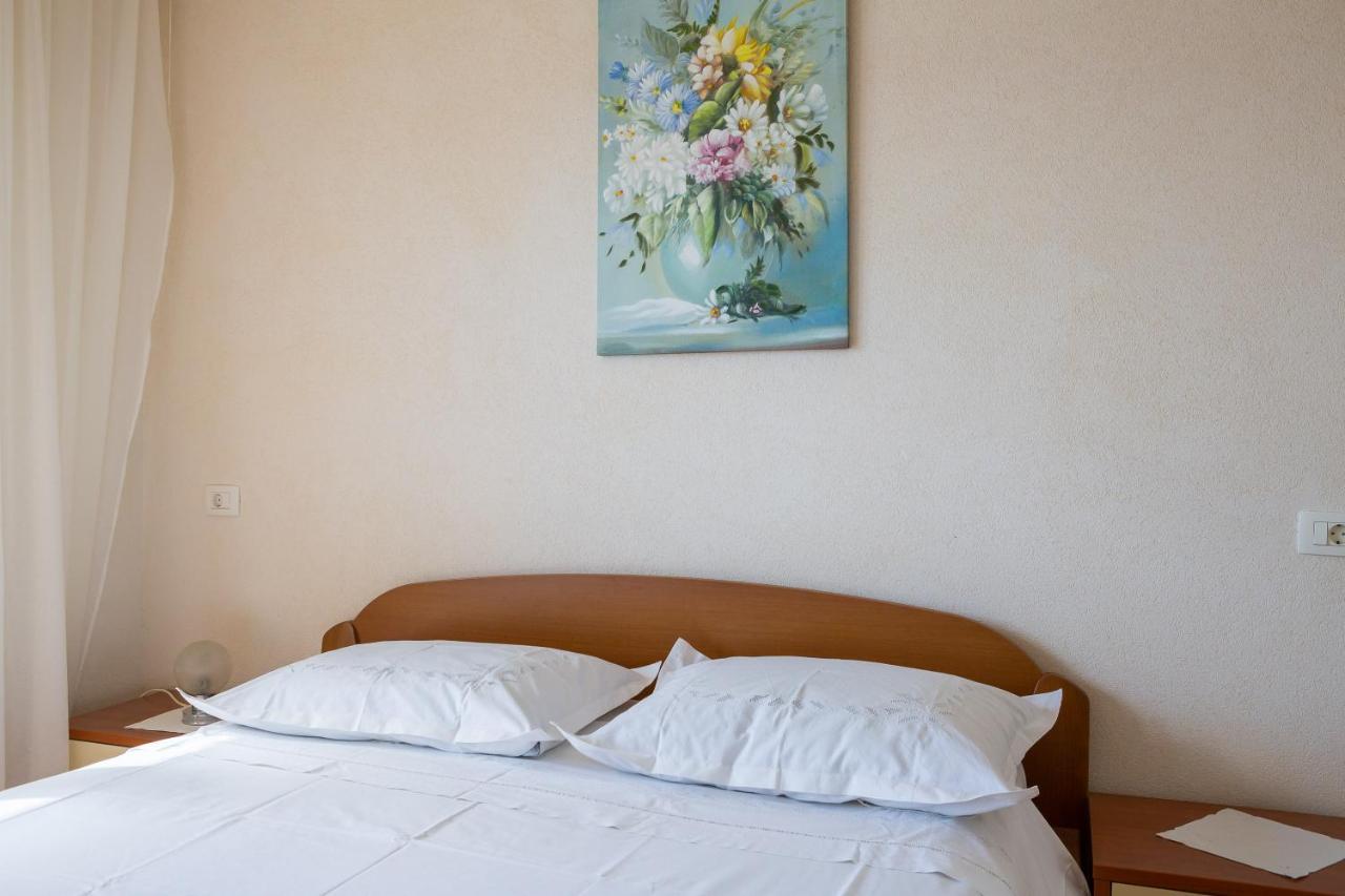 Adriatic Beach Suites Оміш Екстер'єр фото